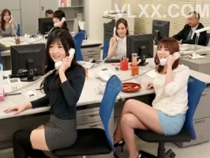 Nhìn bố xoạc với má, người tình của con trai “thèm” không chịu được