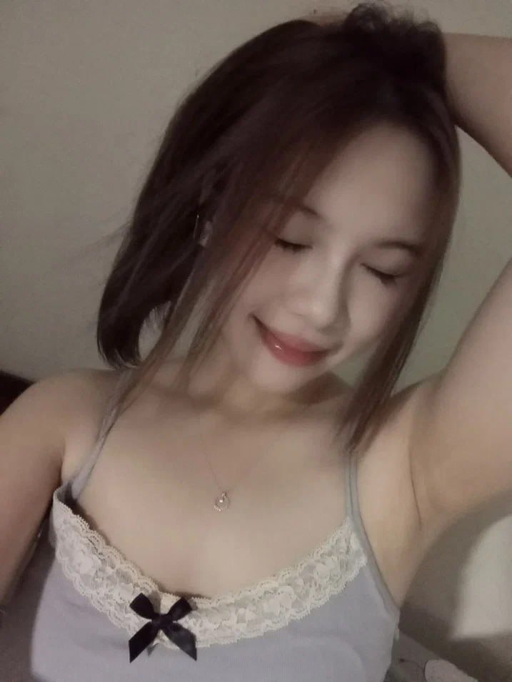 Con gái gạ tình bố dượng trước khi lấy chồng