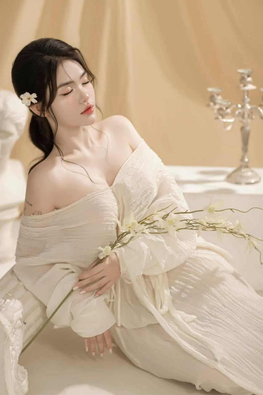 Em bướm non khít mới vào nghề bị dập tơi bời